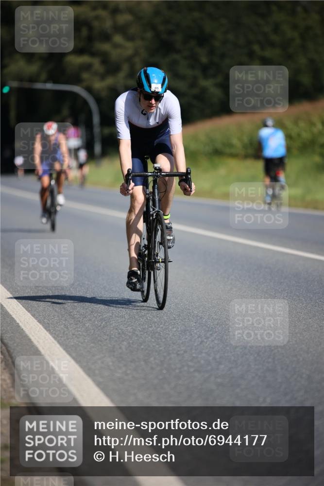 01.09.2024 - 17. Tribühne Triathlon H.Heesch http://msf.ph/oto/6944177 01.09.2024 11:36:37 Radfahren 309, 330, 341, 398, 409, 475 meine-sportfotos.de