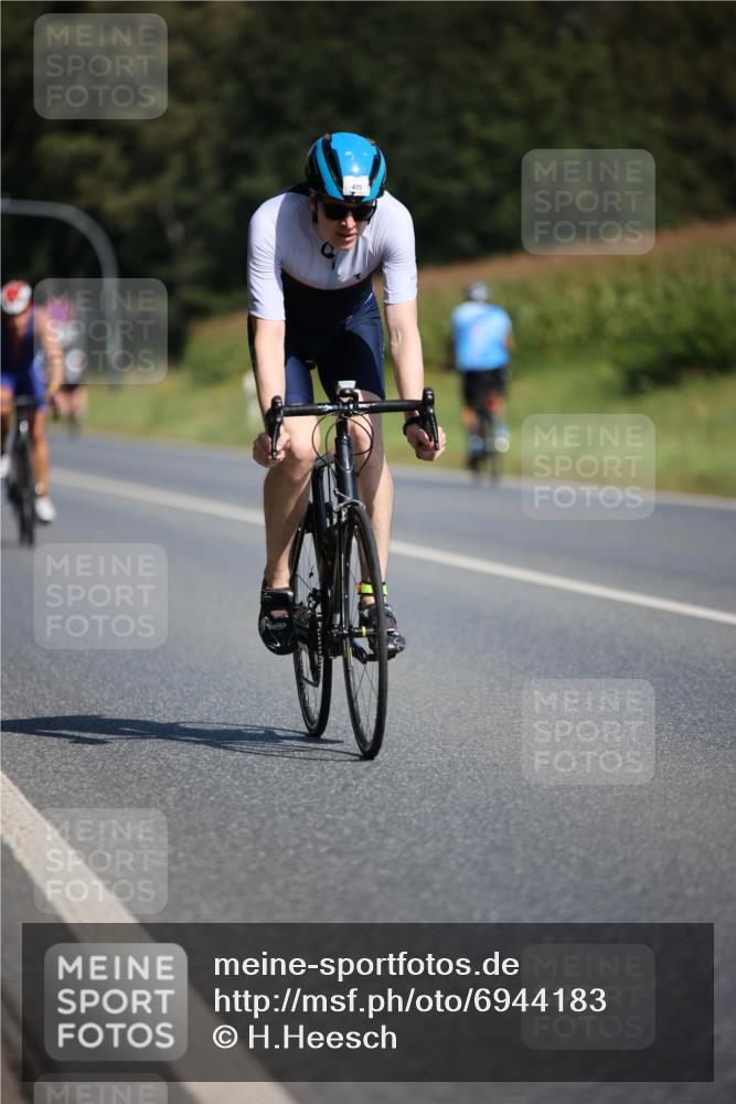01.09.2024 - 17. Tribühne Triathlon H.Heesch http://msf.ph/oto/6944183 01.09.2024 11:36:37 Radfahren 309, 330, 341, 398, 409, 475 meine-sportfotos.de