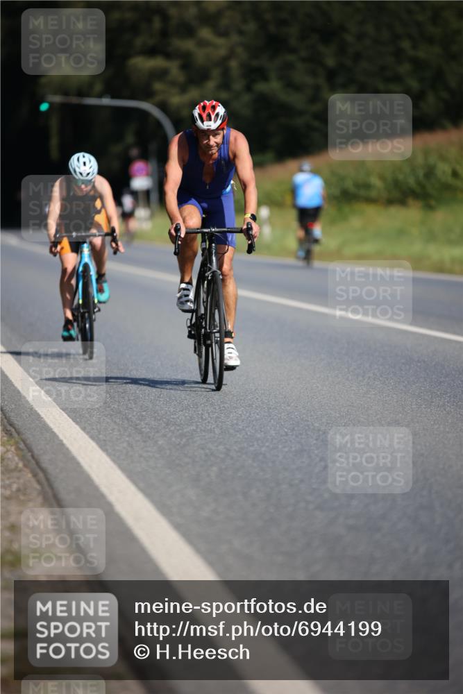 01.09.2024 - 17. Tribühne Triathlon H.Heesch http://msf.ph/oto/6944199 01.09.2024 11:36:39 Radfahren 309, 341, 395, 398, 409, 475 meine-sportfotos.de