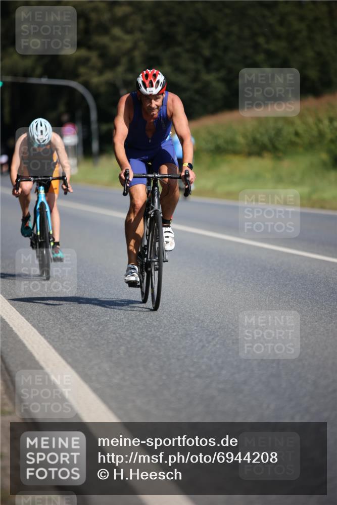 01.09.2024 - 17. Tribühne Triathlon H.Heesch http://msf.ph/oto/6944208 01.09.2024 11:36:39 Radfahren 309, 341, 395, 398, 409, 475 meine-sportfotos.de