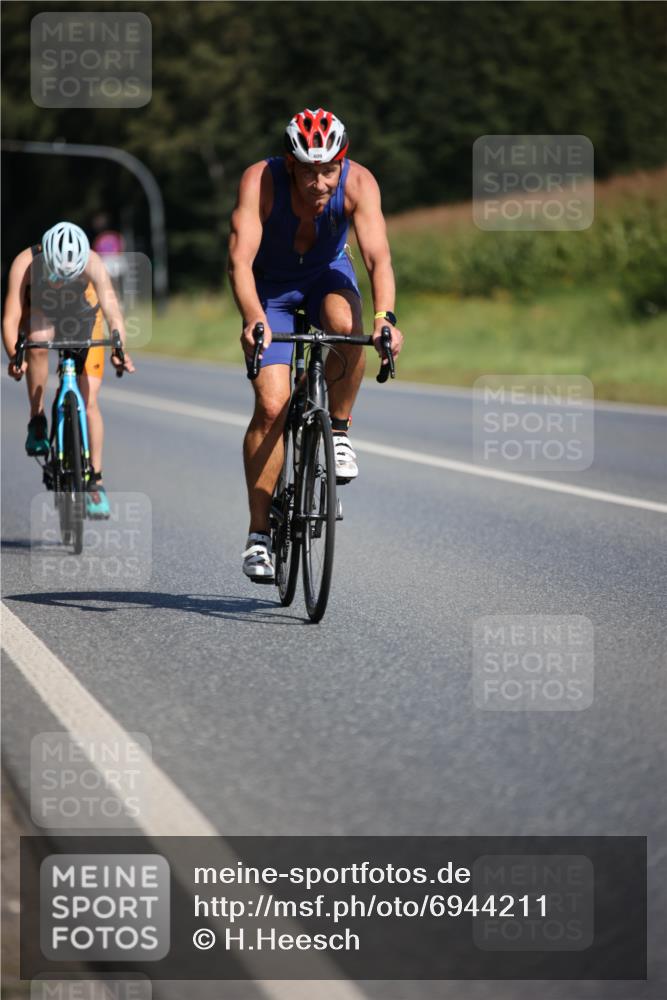 01.09.2024 - 17. Tribühne Triathlon H.Heesch http://msf.ph/oto/6944211 01.09.2024 11:36:39 Radfahren 309, 341, 395, 398, 409, 475 meine-sportfotos.de