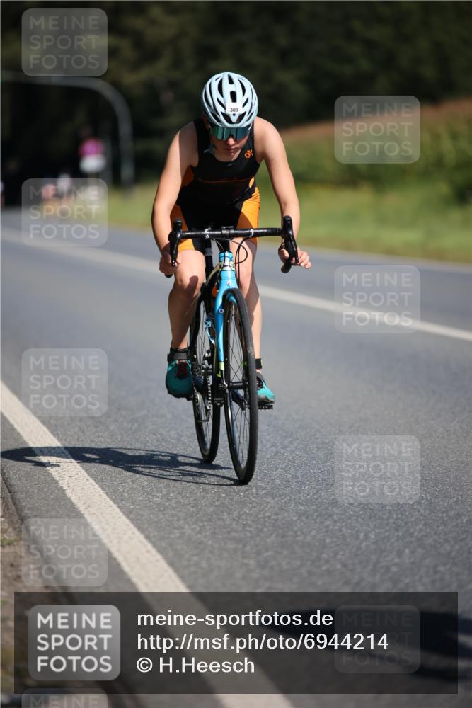 01.09.2024 - 17. Tribühne Triathlon H.Heesch http://msf.ph/oto/6944214 01.09.2024 11:36:40 Radfahren 309, 341, 395, 398, 409 meine-sportfotos.de