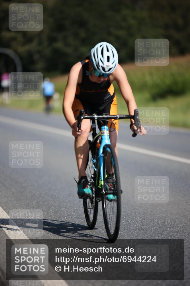 01.09.2024 - 17. Tribühne Triathlon H.Heesch http://msf.ph/oto/6944224 01.09.2024 11:36:40 Radfahren 309, 341, 395, 398, 409 meine-sportfotos.de