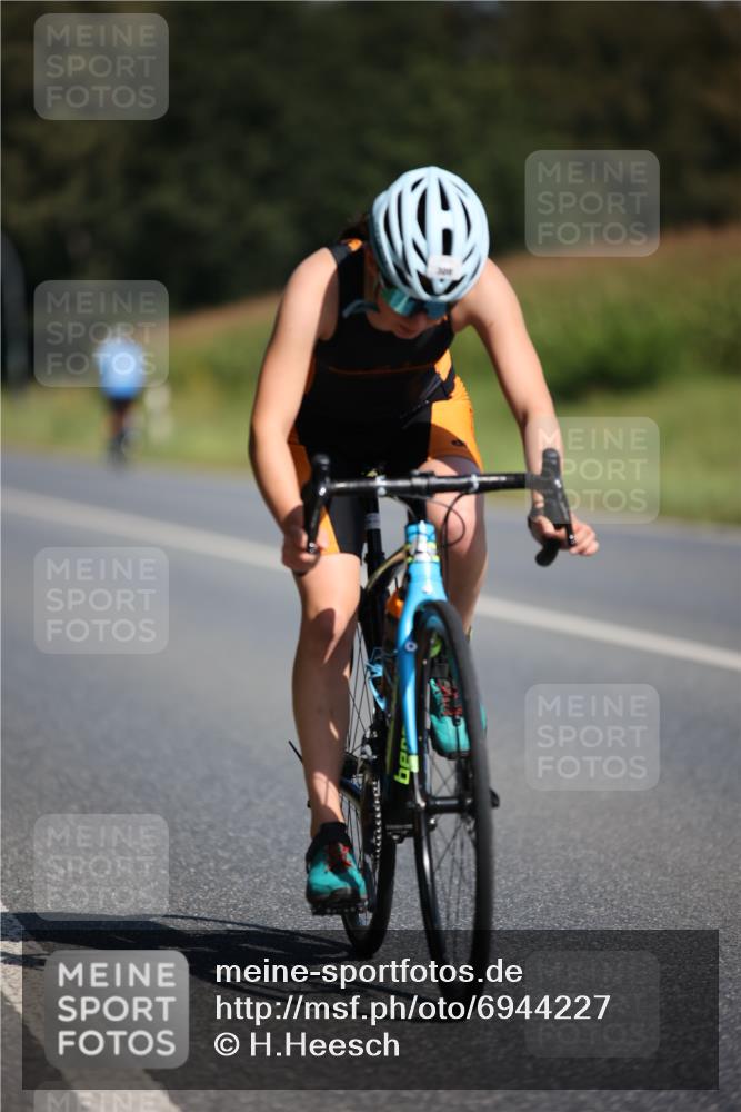 01.09.2024 - 17. Tribühne Triathlon H.Heesch http://msf.ph/oto/6944227 01.09.2024 11:36:40 Radfahren 309, 341, 395, 398, 409 meine-sportfotos.de