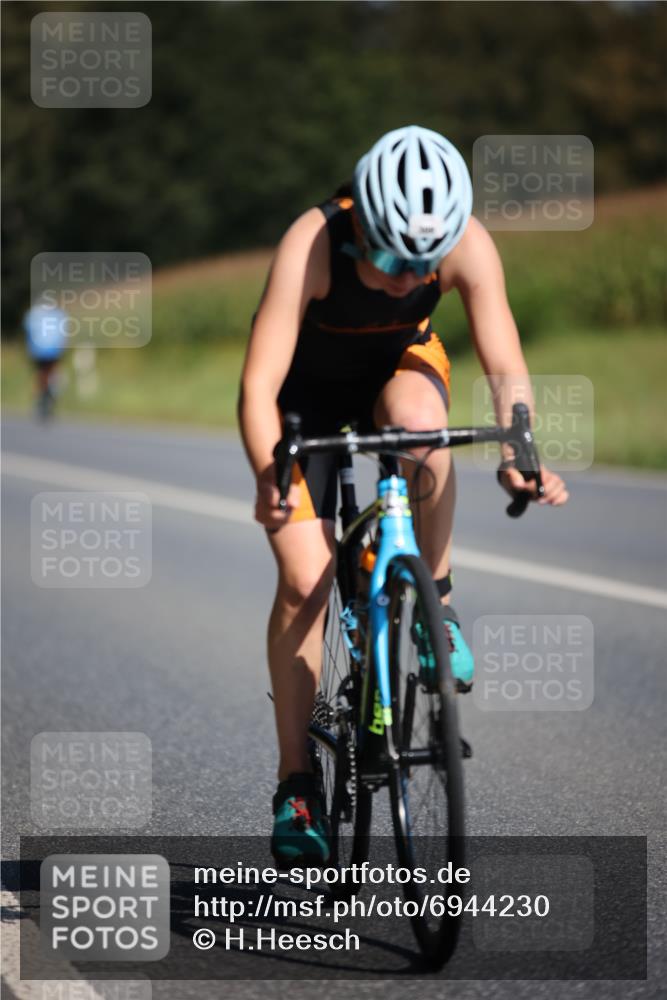 01.09.2024 - 17. Tribühne Triathlon H.Heesch http://msf.ph/oto/6944230 01.09.2024 11:36:41 Radfahren 309, 341, 395, 398, 409 meine-sportfotos.de