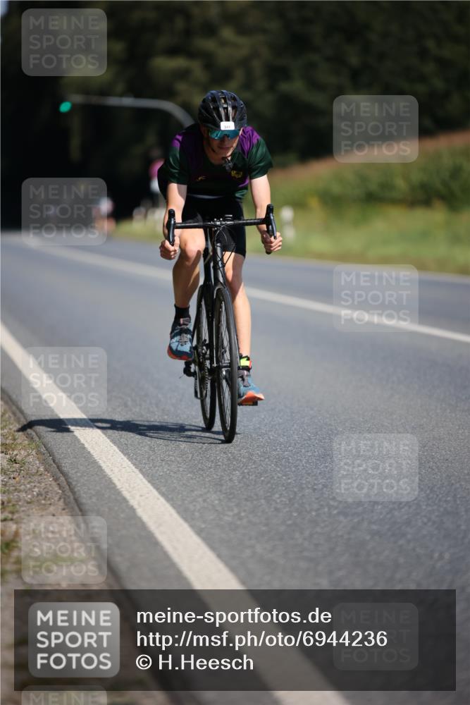 01.09.2024 - 17. Tribühne Triathlon H.Heesch http://msf.ph/oto/6944236 01.09.2024 11:36:43 Radfahren 309, 341, 395, 398, 486 meine-sportfotos.de