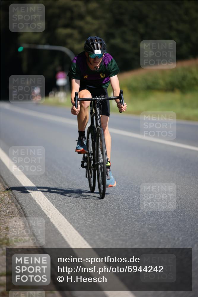 01.09.2024 - 17. Tribühne Triathlon H.Heesch http://msf.ph/oto/6944242 01.09.2024 11:36:43 Radfahren 309, 341, 395, 398, 486 meine-sportfotos.de