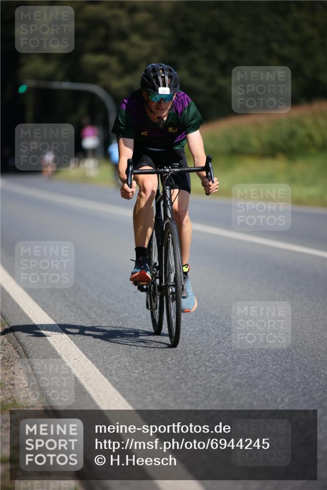 01.09.2024 - 17. Tribühne Triathlon H.Heesch http://msf.ph/oto/6944245 01.09.2024 11:36:43 Radfahren 309, 341, 395, 398, 486 meine-sportfotos.de