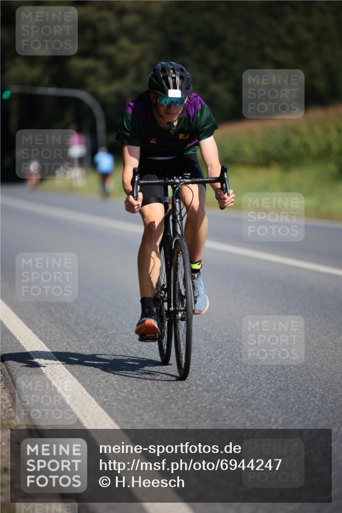 01.09.2024 - 17. Tribühne Triathlon H.Heesch http://msf.ph/oto/6944247 01.09.2024 11:36:43 Radfahren 309, 341, 395, 398, 486 meine-sportfotos.de