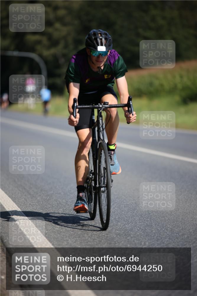 01.09.2024 - 17. Tribühne Triathlon H.Heesch http://msf.ph/oto/6944250 01.09.2024 11:36:43 Radfahren 309, 341, 395, 398, 486 meine-sportfotos.de