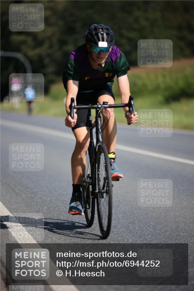 01.09.2024 - 17. Tribühne Triathlon H.Heesch http://msf.ph/oto/6944252 01.09.2024 11:36:43 Radfahren 309, 341, 395, 398, 486 meine-sportfotos.de