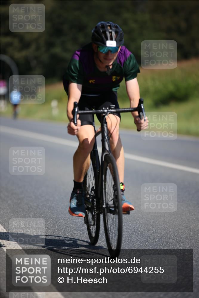 01.09.2024 - 17. Tribühne Triathlon H.Heesch http://msf.ph/oto/6944255 01.09.2024 11:36:43 Radfahren 309, 341, 395, 398, 486 meine-sportfotos.de