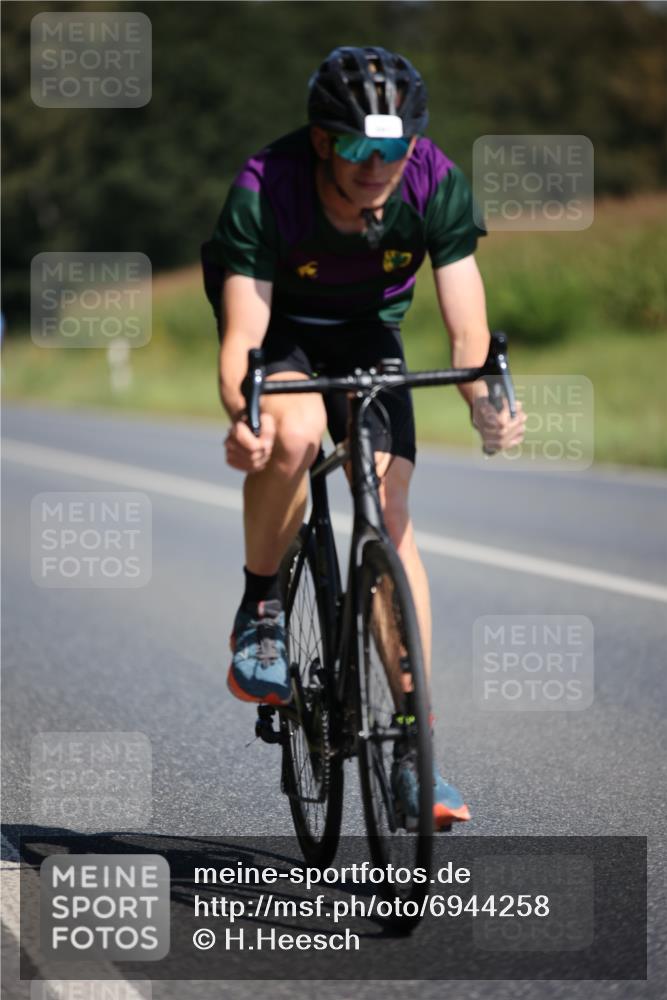 01.09.2024 - 17. Tribühne Triathlon H.Heesch http://msf.ph/oto/6944258 01.09.2024 11:36:44 Radfahren 341, 395, 398, 486 meine-sportfotos.de