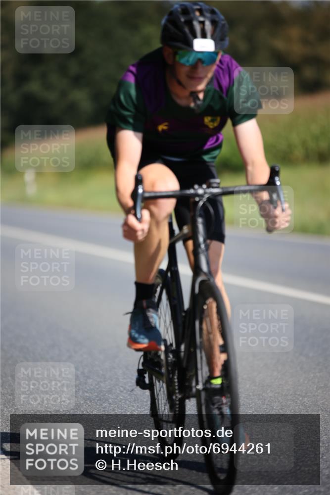 01.09.2024 - 17. Tribühne Triathlon H.Heesch http://msf.ph/oto/6944261 01.09.2024 11:36:44 Radfahren 341, 395, 398, 486 meine-sportfotos.de