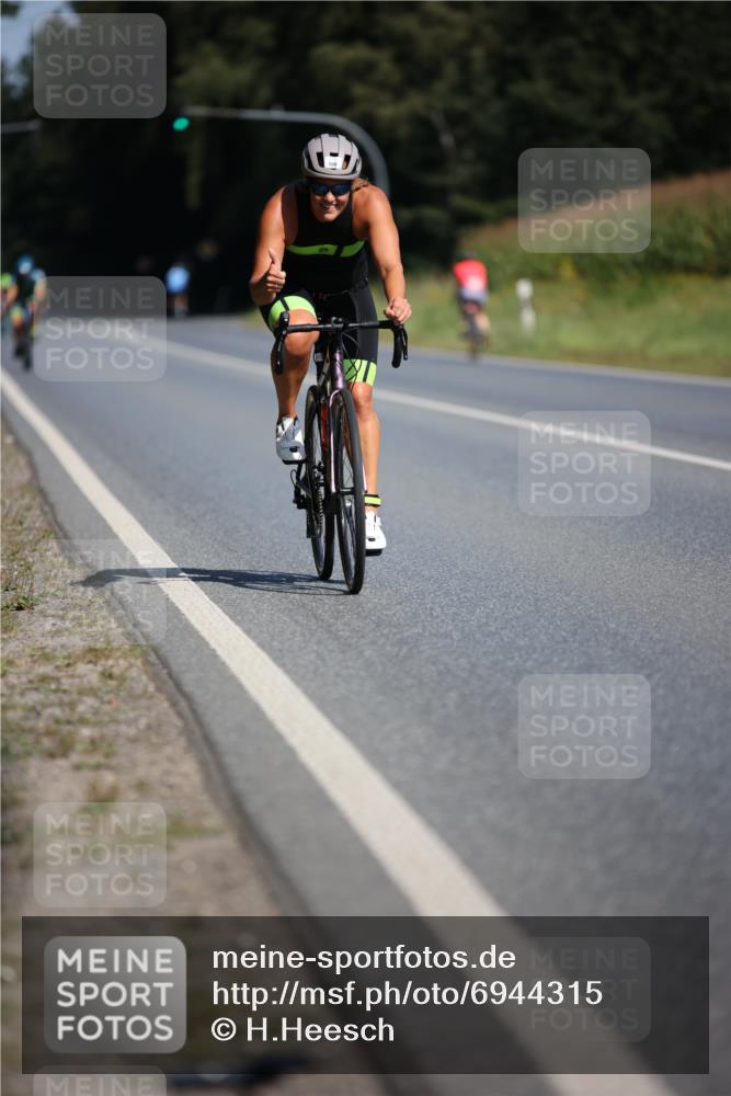 01.09.2024 - 17. Tribühne Triathlon H.Heesch http://msf.ph/oto/6944315 01.09.2024 11:36:58 Radfahren 423, 485, 509 meine-sportfotos.de