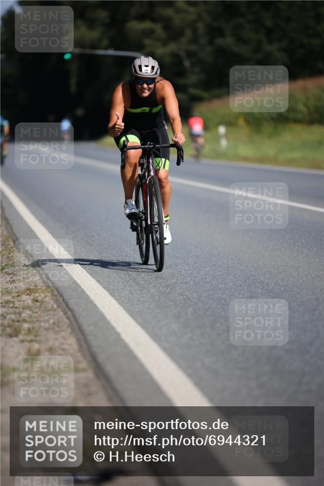 01.09.2024 - 17. Tribühne Triathlon H.Heesch http://msf.ph/oto/6944321 01.09.2024 11:36:58 Radfahren 423, 485, 509 meine-sportfotos.de