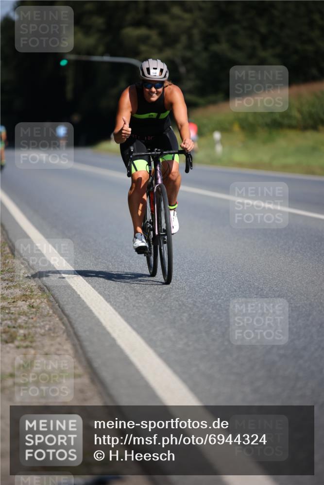 01.09.2024 - 17. Tribühne Triathlon H.Heesch http://msf.ph/oto/6944324 01.09.2024 11:36:58 Radfahren 423, 485, 509 meine-sportfotos.de