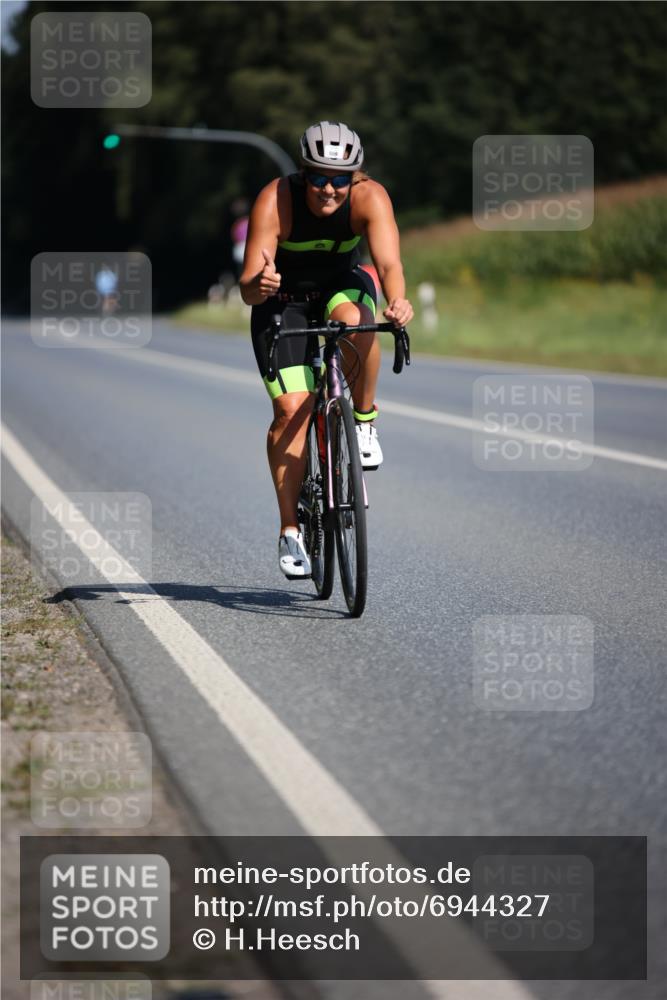 01.09.2024 - 17. Tribühne Triathlon H.Heesch http://msf.ph/oto/6944327 01.09.2024 11:36:58 Radfahren 423, 485, 509 meine-sportfotos.de