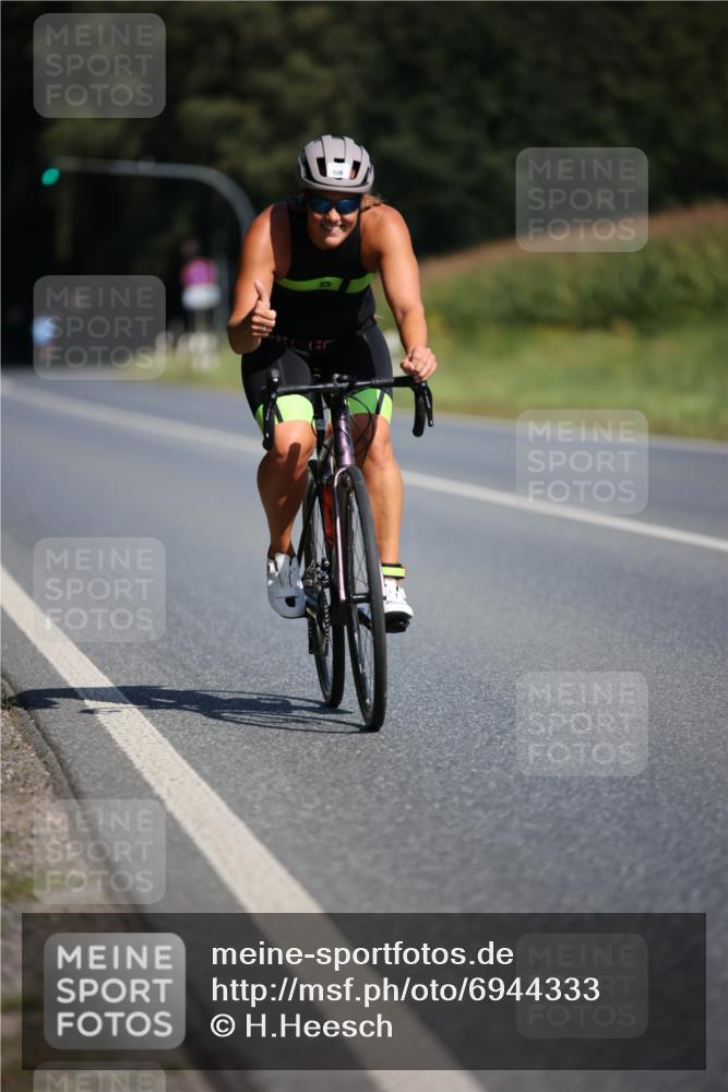 01.09.2024 - 17. Tribühne Triathlon H.Heesch http://msf.ph/oto/6944333 01.09.2024 11:36:58 Radfahren 423, 485, 509 meine-sportfotos.de