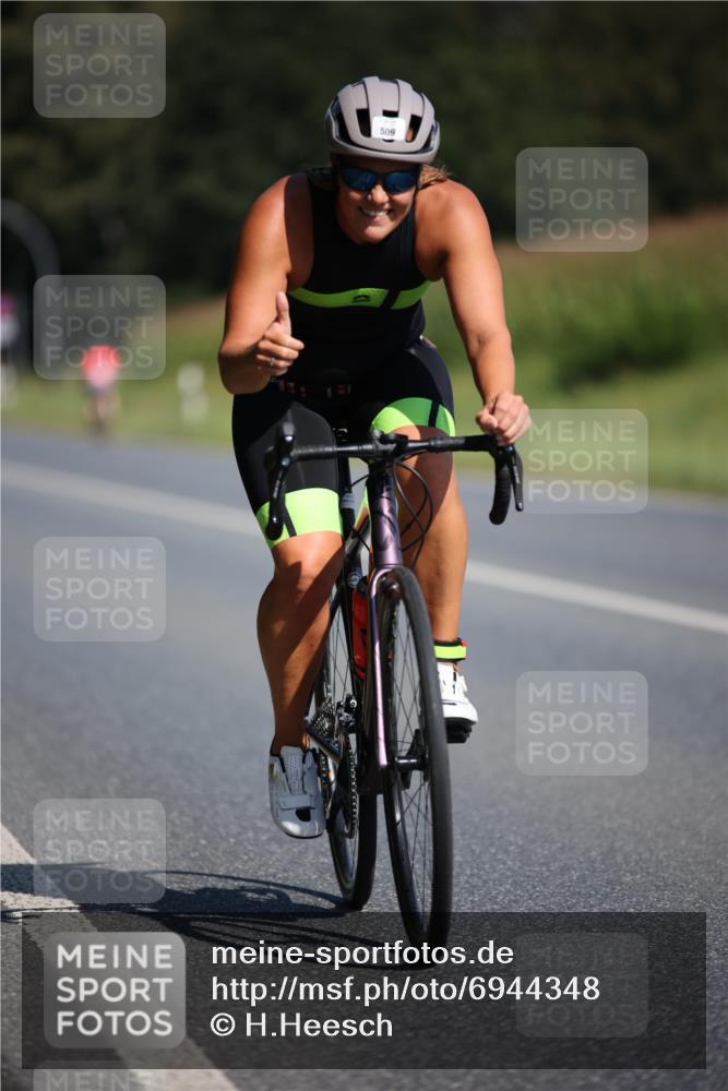 01.09.2024 - 17. Tribühne Triathlon H.Heesch http://msf.ph/oto/6944348 01.09.2024 11:36:59 Radfahren 423, 509 meine-sportfotos.de
