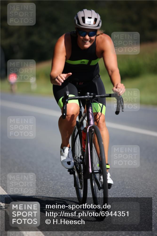 01.09.2024 - 17. Tribühne Triathlon H.Heesch http://msf.ph/oto/6944351 01.09.2024 11:36:59 Radfahren 423, 509 meine-sportfotos.de