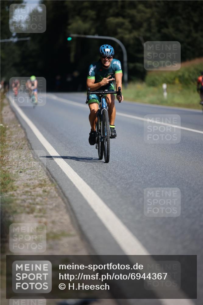 01.09.2024 - 17. Tribühne Triathlon H.Heesch http://msf.ph/oto/6944367 01.09.2024 11:37:04 Radfahren 372, 423, 459, 536 meine-sportfotos.de