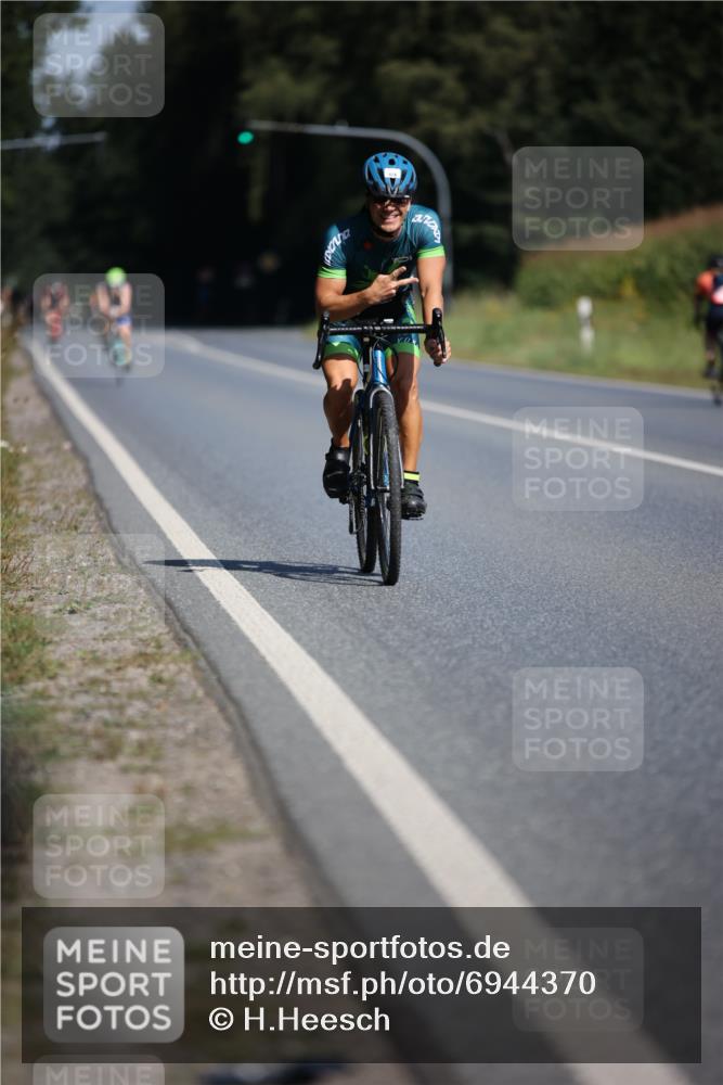 01.09.2024 - 17. Tribühne Triathlon H.Heesch http://msf.ph/oto/6944370 01.09.2024 11:37:04 Radfahren 372, 423, 459, 536 meine-sportfotos.de
