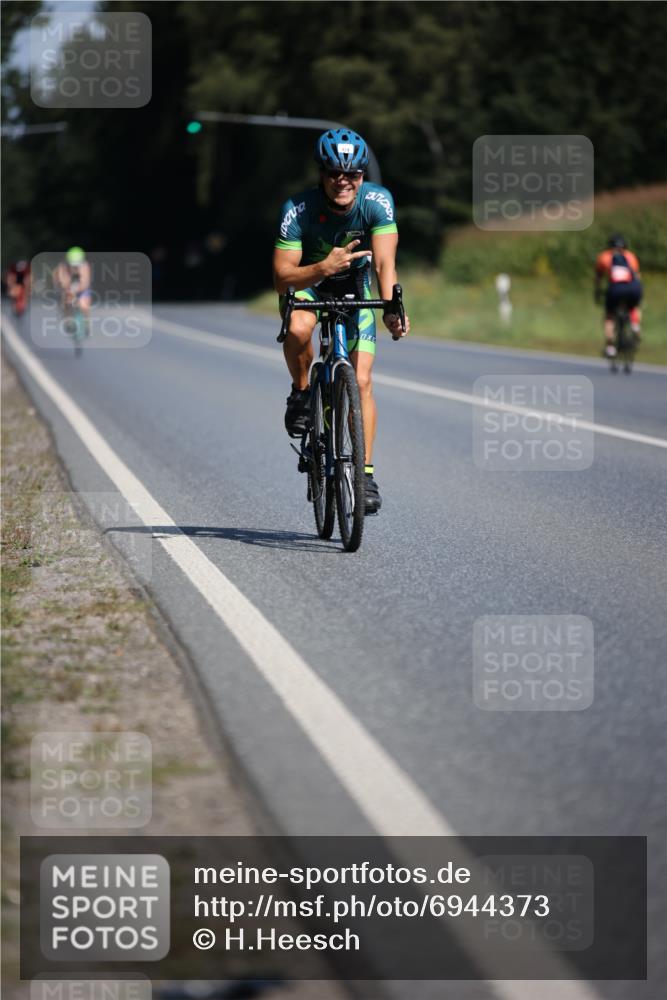 01.09.2024 - 17. Tribühne Triathlon H.Heesch http://msf.ph/oto/6944373 01.09.2024 11:37:04 Radfahren 372, 423, 459, 536 meine-sportfotos.de