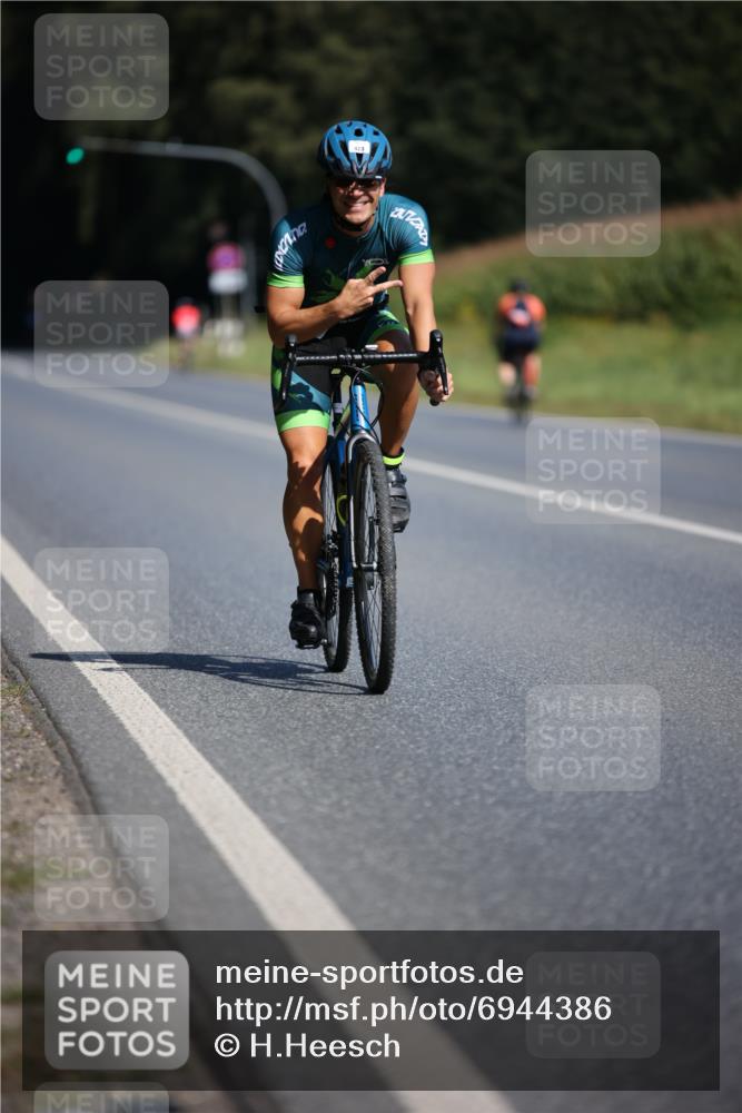 01.09.2024 - 17. Tribühne Triathlon H.Heesch http://msf.ph/oto/6944386 01.09.2024 11:37:05 Radfahren 372, 423, 459, 536 meine-sportfotos.de