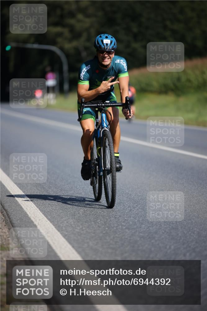 01.09.2024 - 17. Tribühne Triathlon H.Heesch http://msf.ph/oto/6944392 01.09.2024 11:37:05 Radfahren 372, 423, 459, 536 meine-sportfotos.de