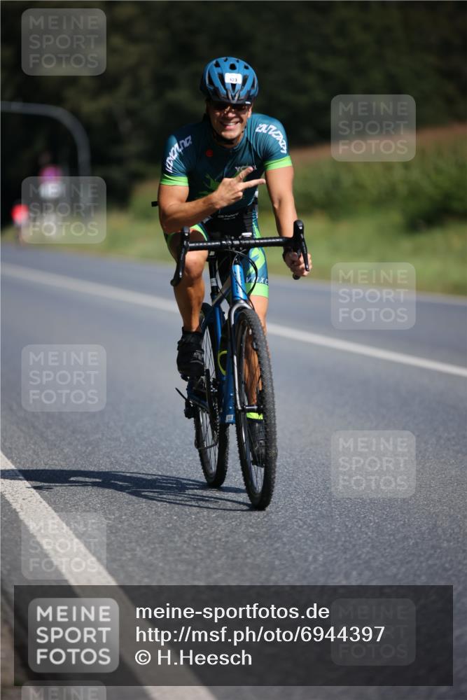 01.09.2024 - 17. Tribühne Triathlon H.Heesch http://msf.ph/oto/6944397 01.09.2024 11:37:05 Radfahren 372, 423, 459, 536 meine-sportfotos.de