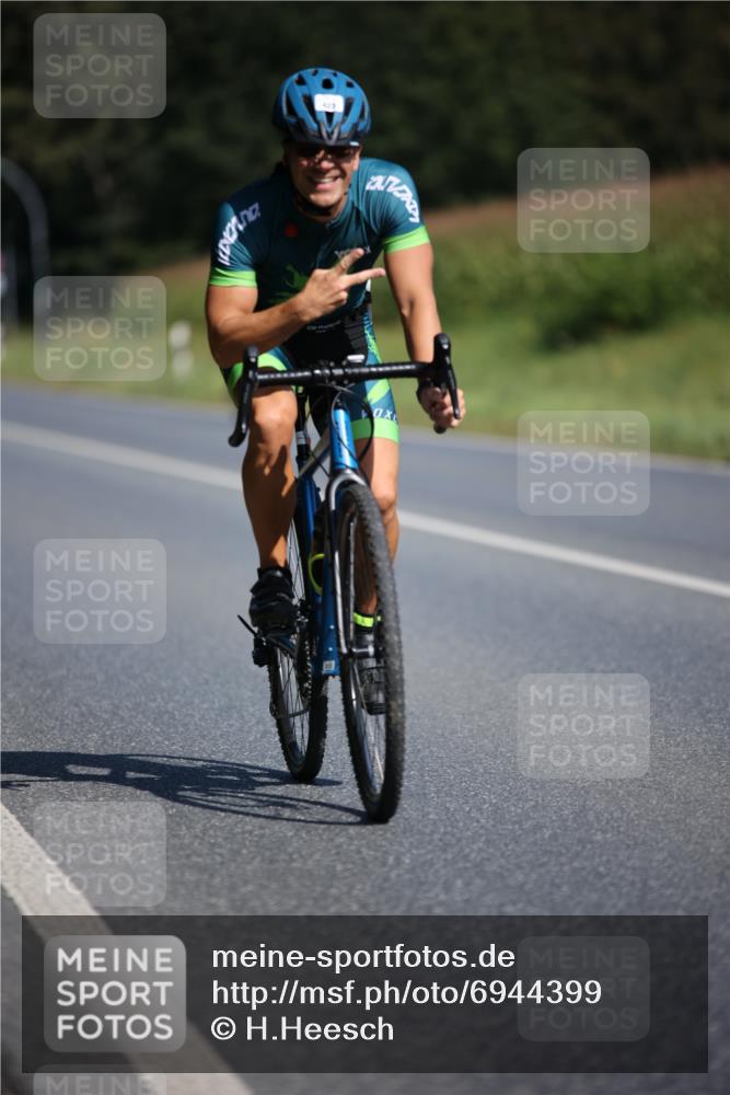 01.09.2024 - 17. Tribühne Triathlon H.Heesch http://msf.ph/oto/6944399 01.09.2024 11:37:05 Radfahren 372, 423, 459, 536 meine-sportfotos.de