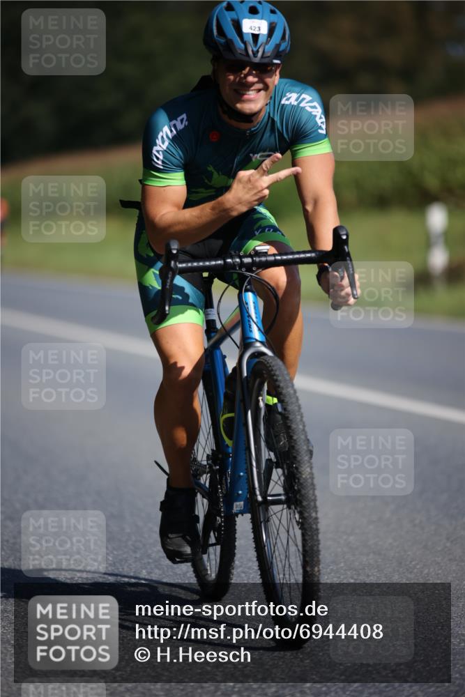 01.09.2024 - 17. Tribühne Triathlon H.Heesch http://msf.ph/oto/6944408 01.09.2024 11:37:05 Radfahren 372, 423, 459, 536 meine-sportfotos.de