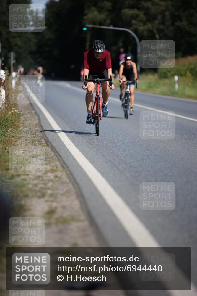 01.09.2024 - 17. Tribühne Triathlon H.Heesch http://msf.ph/oto/6944440 01.09.2024 11:37:16 Radfahren 412, 460, 504, 508, 536, 551 meine-sportfotos.de