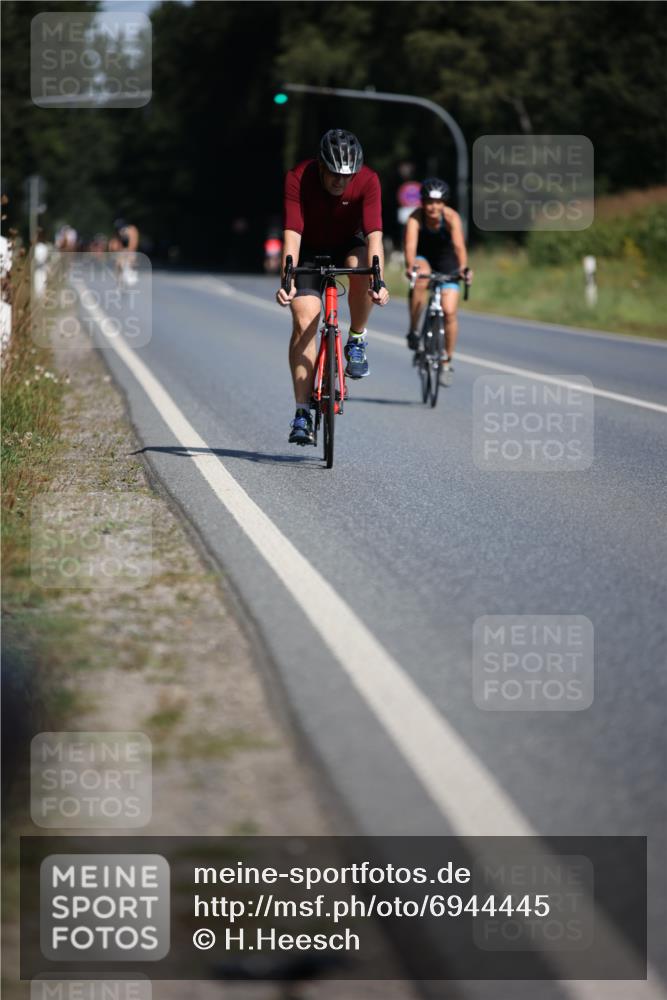 01.09.2024 - 17. Tribühne Triathlon H.Heesch http://msf.ph/oto/6944445 01.09.2024 11:37:16 Radfahren 412, 460, 504, 508, 536, 551 meine-sportfotos.de