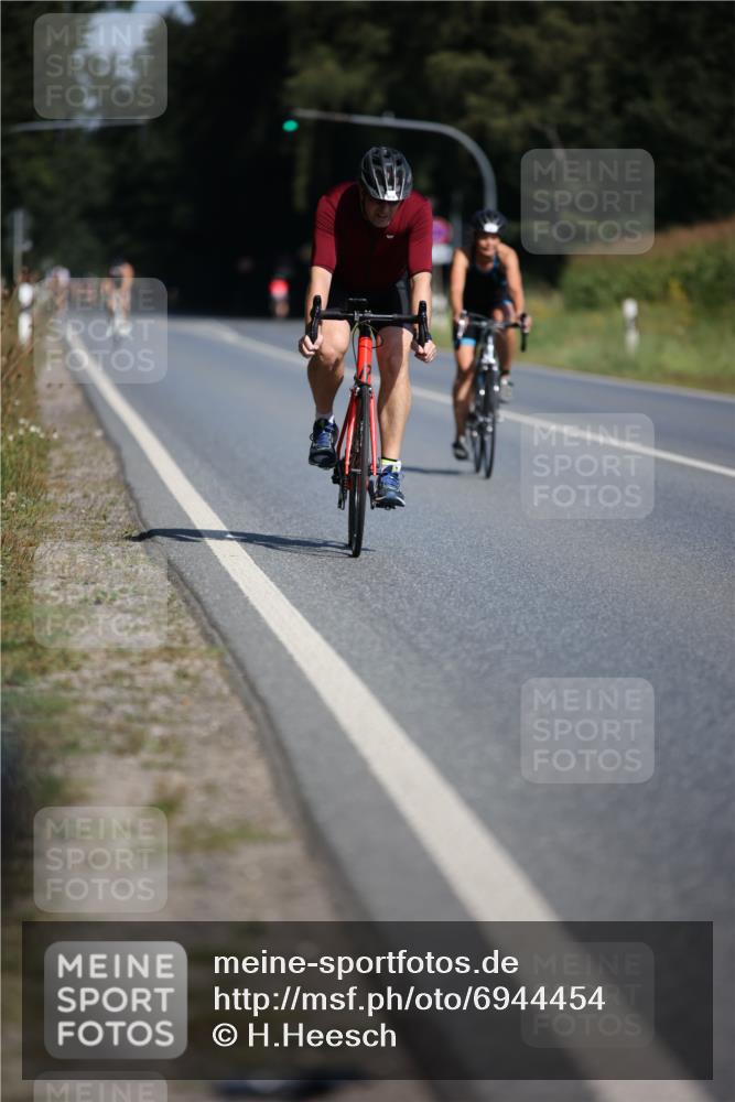 01.09.2024 - 17. Tribühne Triathlon H.Heesch http://msf.ph/oto/6944454 01.09.2024 11:37:16 Radfahren 412, 460, 504, 508, 536, 551 meine-sportfotos.de