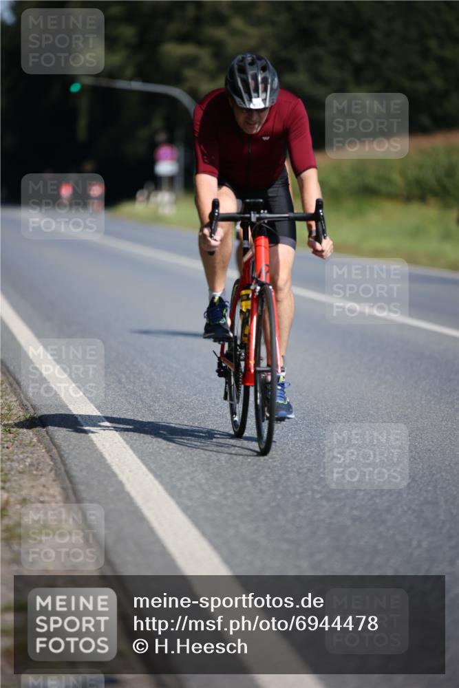 01.09.2024 - 17. Tribühne Triathlon H.Heesch http://msf.ph/oto/6944478 01.09.2024 11:37:17 Radfahren 412, 460, 504, 508, 551 meine-sportfotos.de