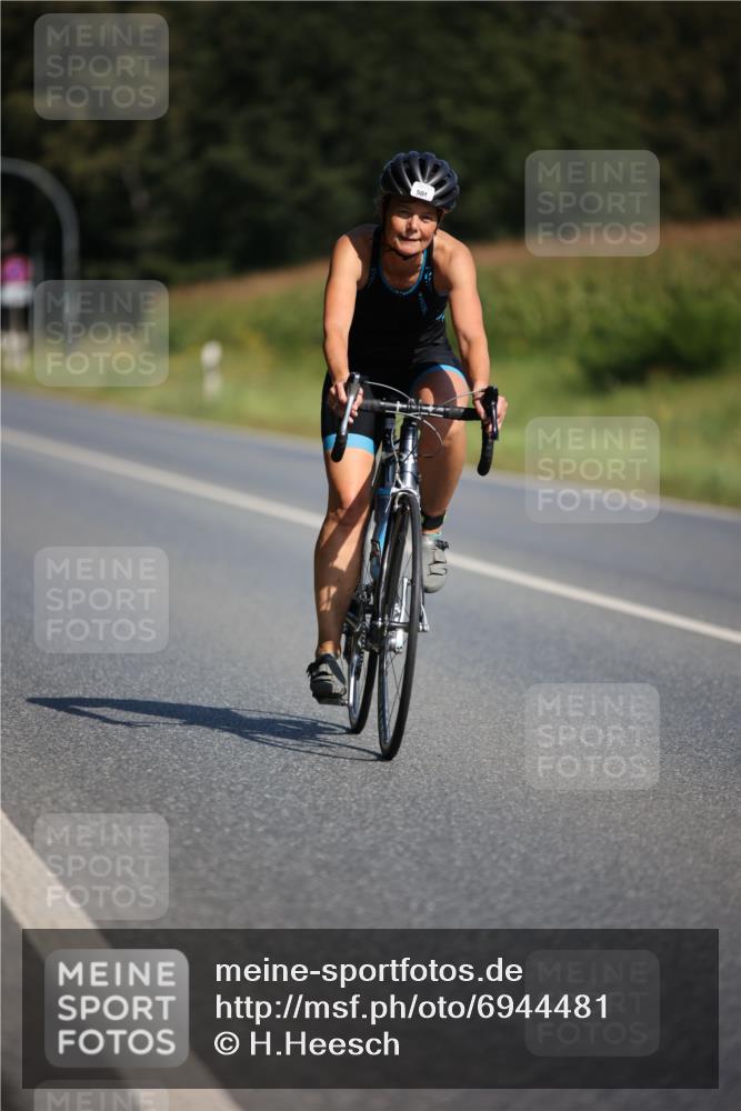 01.09.2024 - 17. Tribühne Triathlon H.Heesch http://msf.ph/oto/6944481 01.09.2024 11:37:19 Radfahren 412, 460, 474, 504, 508, 551 meine-sportfotos.de