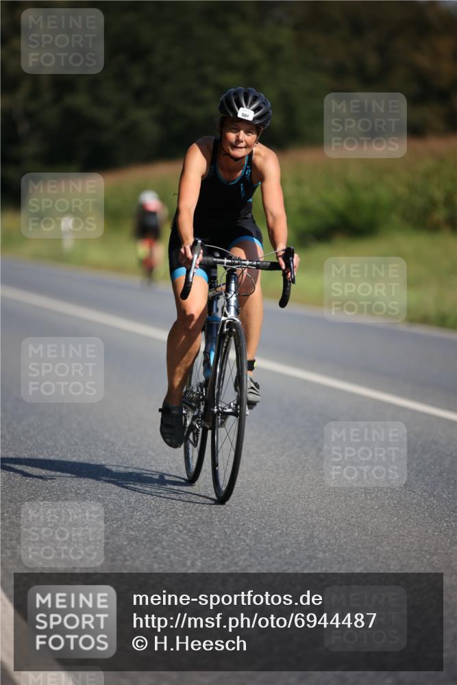 01.09.2024 - 17. Tribühne Triathlon H.Heesch http://msf.ph/oto/6944487 01.09.2024 11:37:19 Radfahren 412, 460, 474, 504, 508, 551 meine-sportfotos.de