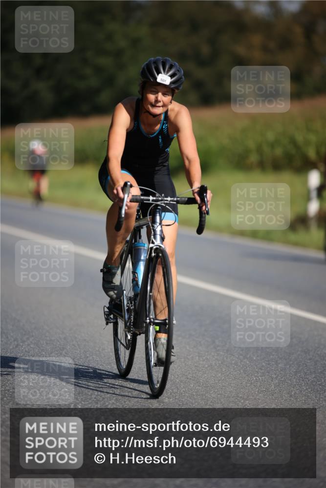 01.09.2024 - 17. Tribühne Triathlon H.Heesch http://msf.ph/oto/6944493 01.09.2024 11:37:19 Radfahren 412, 460, 474, 504, 508, 551 meine-sportfotos.de