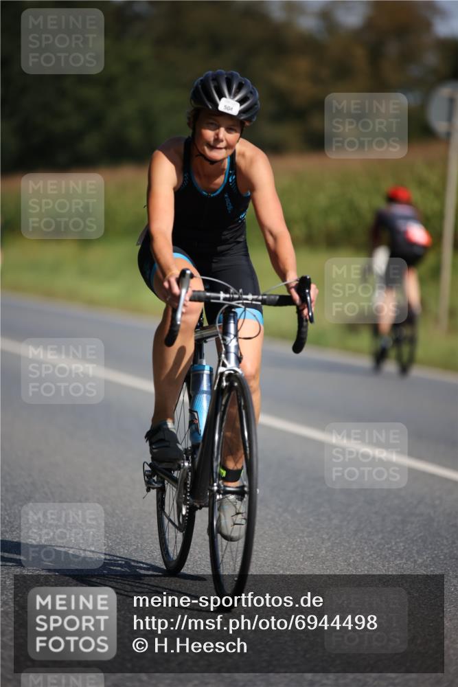 01.09.2024 - 17. Tribühne Triathlon H.Heesch http://msf.ph/oto/6944498 01.09.2024 11:37:19 Radfahren 412, 460, 474, 504, 508, 551 meine-sportfotos.de