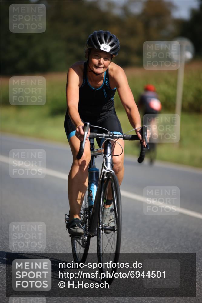 01.09.2024 - 17. Tribühne Triathlon H.Heesch http://msf.ph/oto/6944501 01.09.2024 11:37:19 Radfahren 412, 460, 474, 504, 508, 551 meine-sportfotos.de