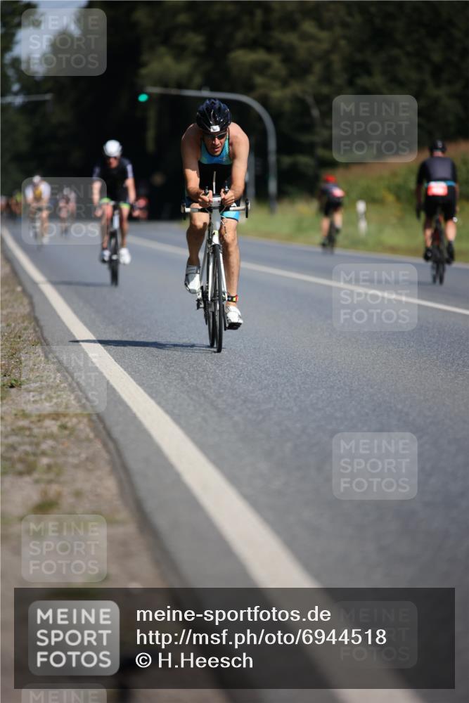 01.09.2024 - 17. Tribühne Triathlon H.Heesch http://msf.ph/oto/6944518 01.09.2024 11:37:25 Radfahren 404, 454, 474, 495, 551 meine-sportfotos.de