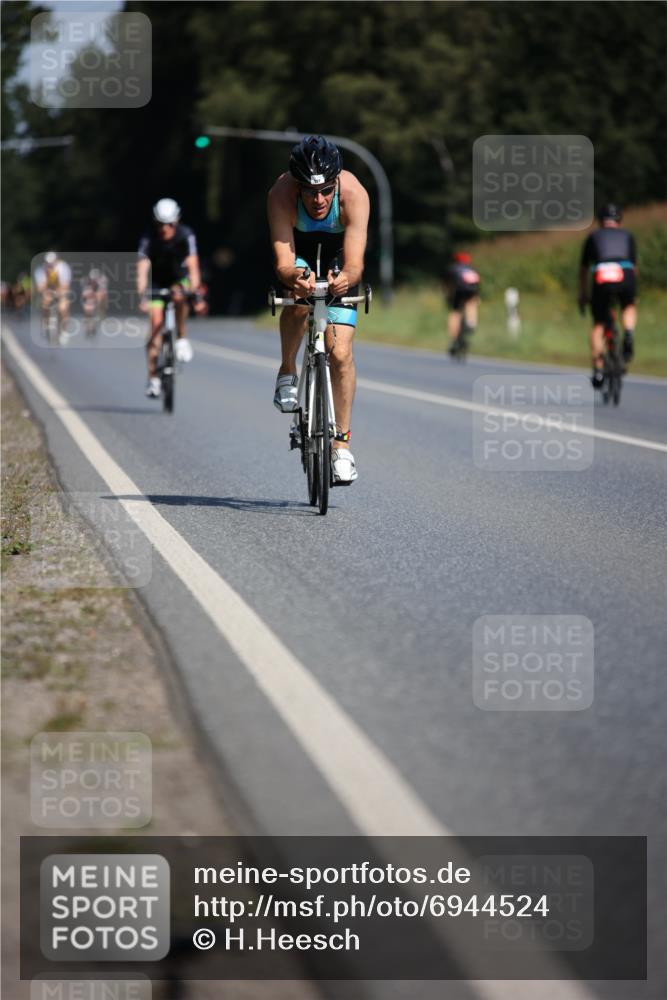 01.09.2024 - 17. Tribühne Triathlon H.Heesch http://msf.ph/oto/6944524 01.09.2024 11:37:25 Radfahren 404, 454, 474, 495, 551 meine-sportfotos.de