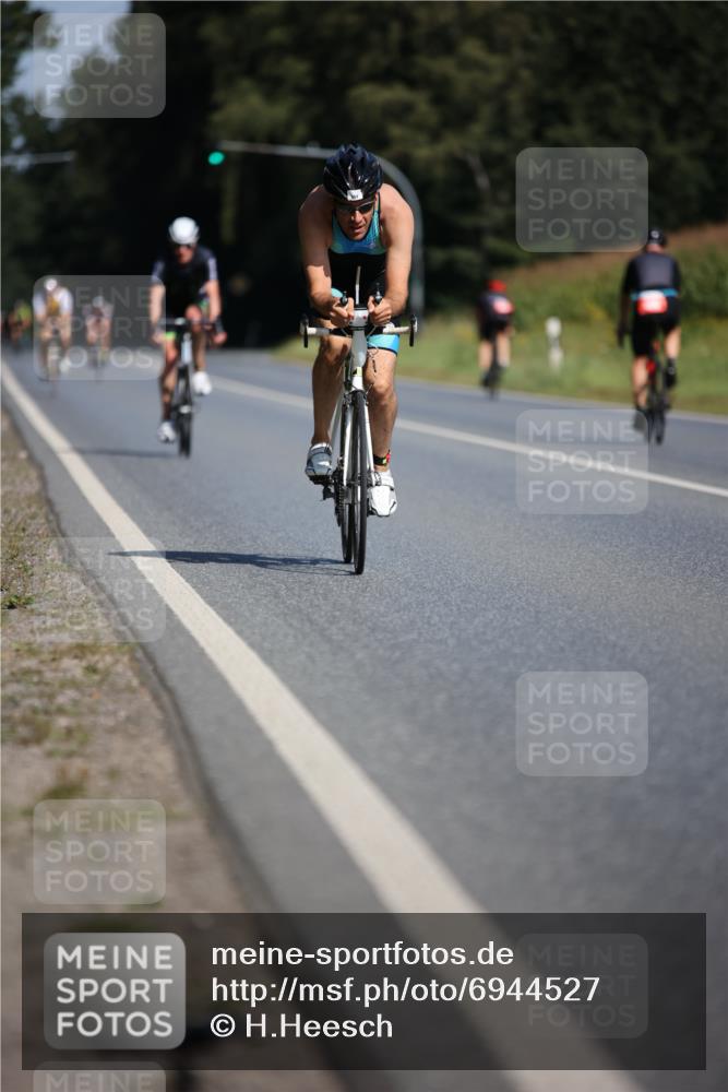 01.09.2024 - 17. Tribühne Triathlon H.Heesch http://msf.ph/oto/6944527 01.09.2024 11:37:25 Radfahren 404, 454, 474, 495, 551 meine-sportfotos.de