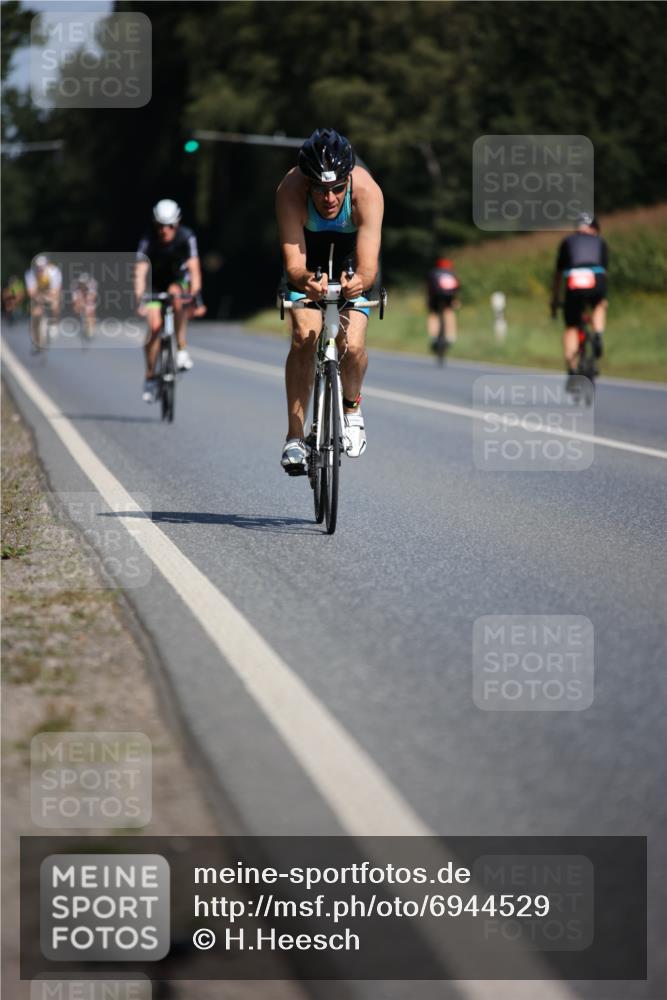 01.09.2024 - 17. Tribühne Triathlon H.Heesch http://msf.ph/oto/6944529 01.09.2024 11:37:25 Radfahren 404, 454, 474, 495, 551 meine-sportfotos.de