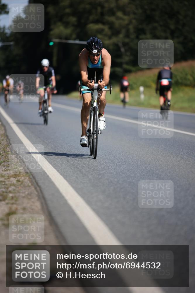 01.09.2024 - 17. Tribühne Triathlon H.Heesch http://msf.ph/oto/6944532 01.09.2024 11:37:25 Radfahren 404, 454, 474, 495, 551 meine-sportfotos.de