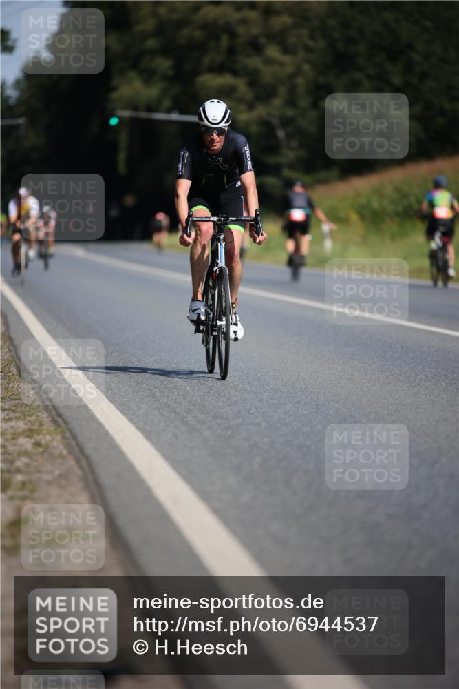 01.09.2024 - 17. Tribühne Triathlon H.Heesch http://msf.ph/oto/6944537 01.09.2024 11:37:27 Radfahren 404, 454, 474, 495, 551 meine-sportfotos.de