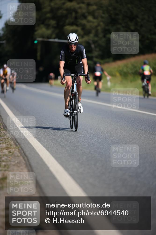 01.09.2024 - 17. Tribühne Triathlon H.Heesch http://msf.ph/oto/6944540 01.09.2024 11:37:27 Radfahren 404, 454, 474, 495, 551 meine-sportfotos.de