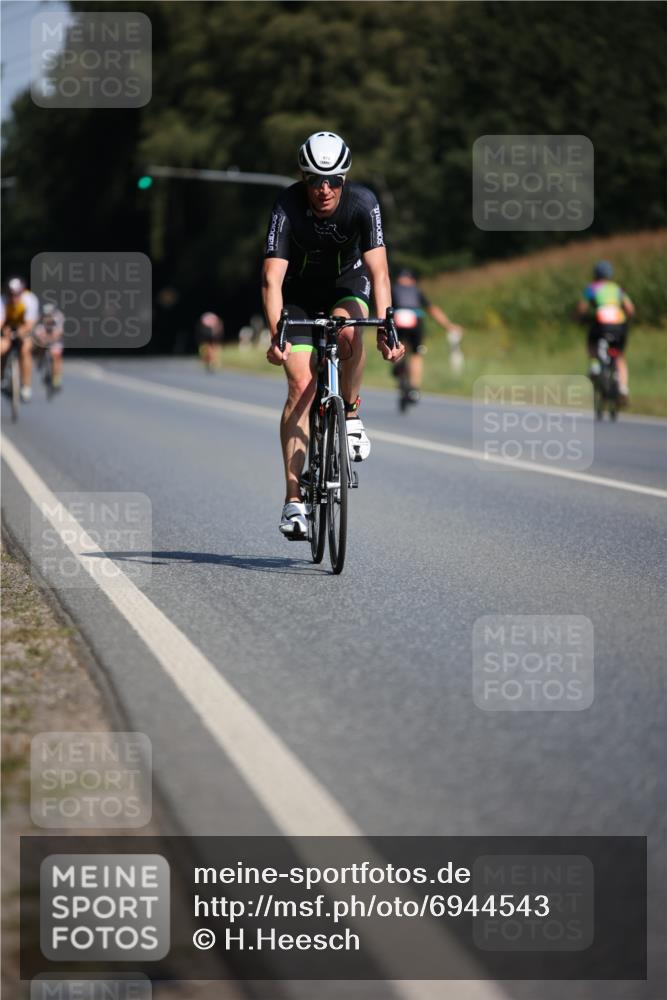 01.09.2024 - 17. Tribühne Triathlon H.Heesch http://msf.ph/oto/6944543 01.09.2024 11:37:27 Radfahren 404, 454, 474, 495, 551 meine-sportfotos.de